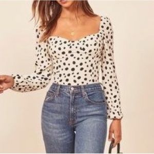 Reformation Reign top in black and white size 8